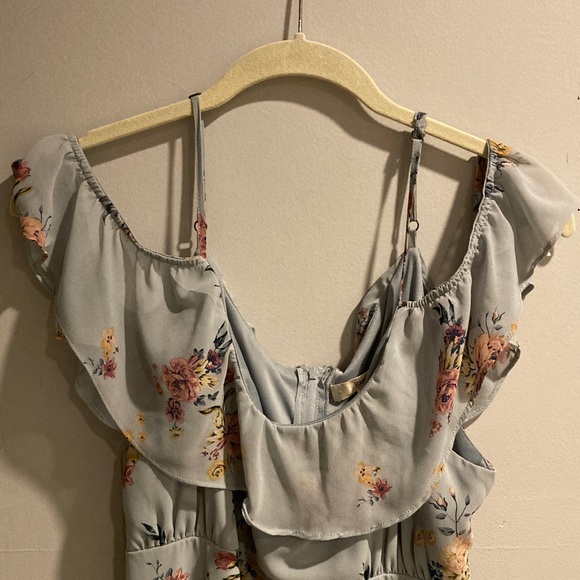 Rewind Floral Ruffle Blouse in Soft Blue - Picture 2 of 3